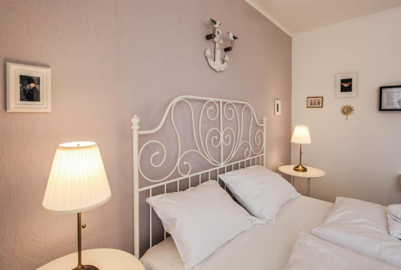 Sherlock'S Holidays Boutique Rooms Portorose Esterno foto