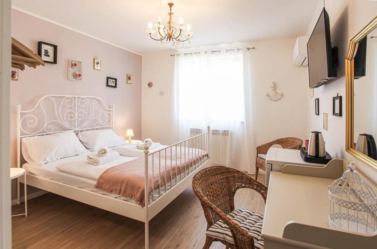 Sherlock'S Holidays Boutique Rooms Portorose Esterno foto