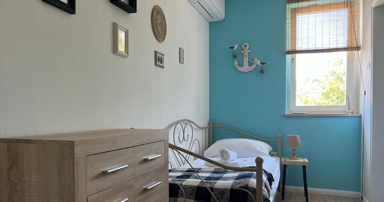 Sherlock'S Holidays Boutique Rooms Portorose Esterno foto